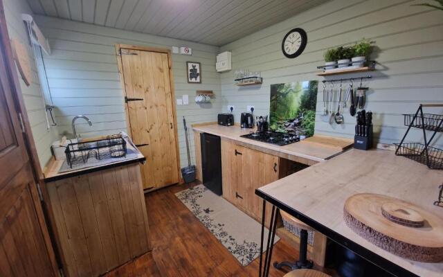 Stunning 1-bed Shepherd hut