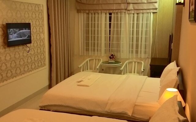 Mi Lan 2 Oriental Hotel