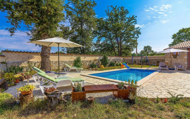 Amazing Home in Boduleri With Wifi and 4 Bedrooms