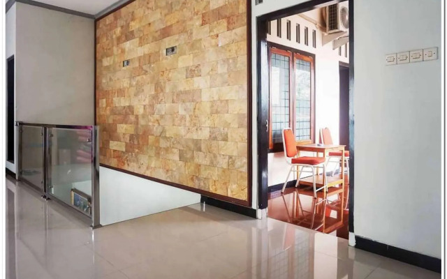 RedDoorz near Kampung Inggris Pare