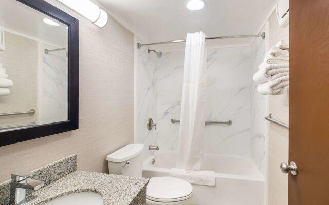 Finger Lakes Inn & Suites