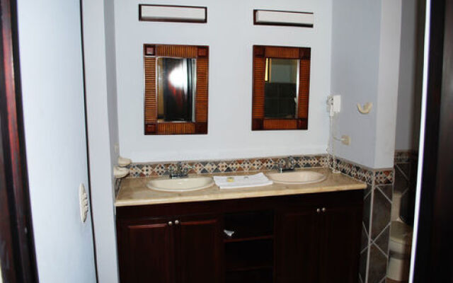 5th Flr Ocean View Penthouse with 2 Level Balcony