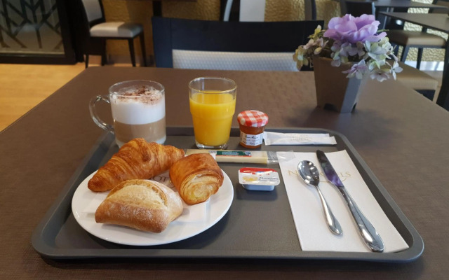 Nash Pratik Hotel