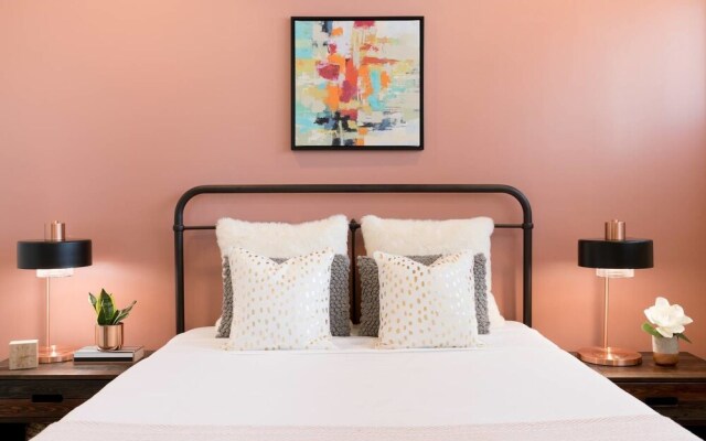 Penthouse 2br/2ba in Warehouse Dist. by Domio