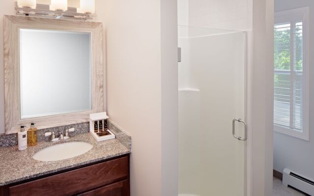 Inn at Harbor Hill Marina