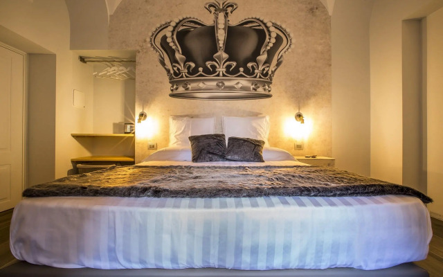 Trevi Contemporary Suite