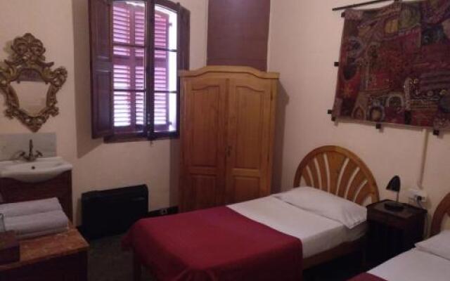 Hostal Corona