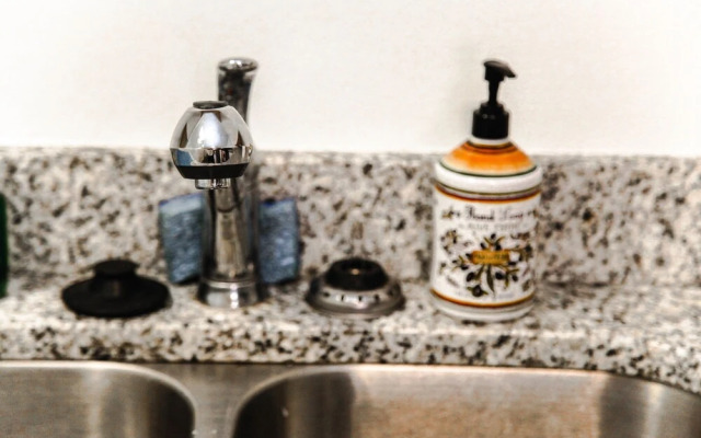 Music City Retreat Awesome Location, Sleeps 4!