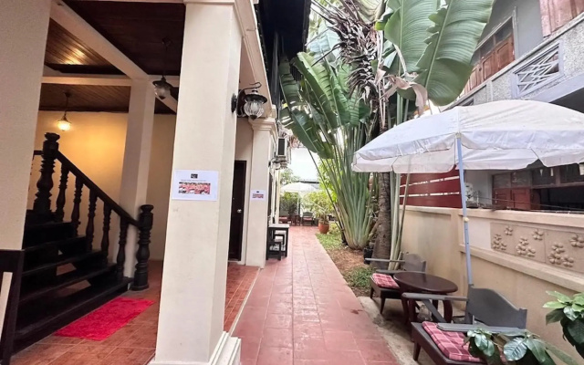 Y Not Lao Villa