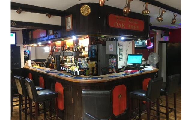 Old Oak Tree Inn