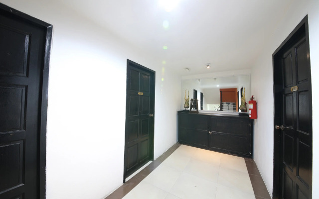 OYO 126 Patong Station House Hotel