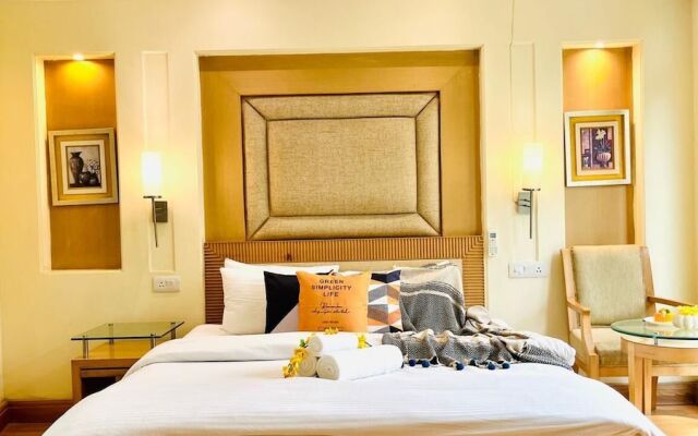 BluO 1BHK - DLF Galleria | BathTub, Balcony, Suite