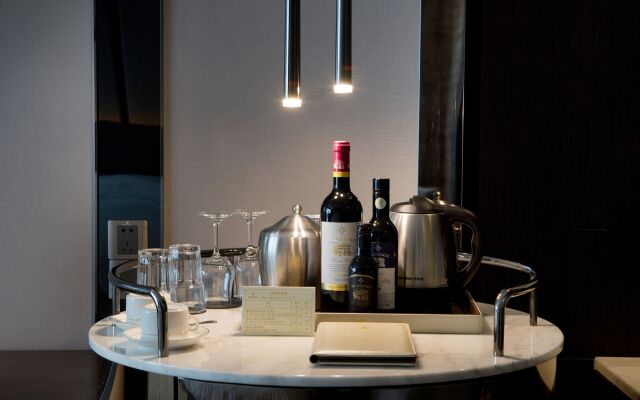 DeRUCCI Hotel