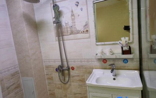Chuxiong Zhenrong Hotel