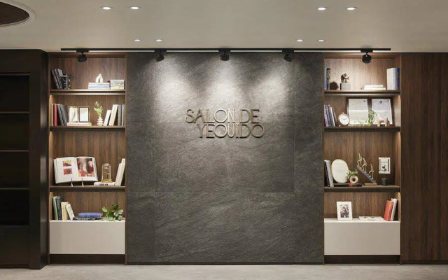 The Connoisseur Residence Hotel