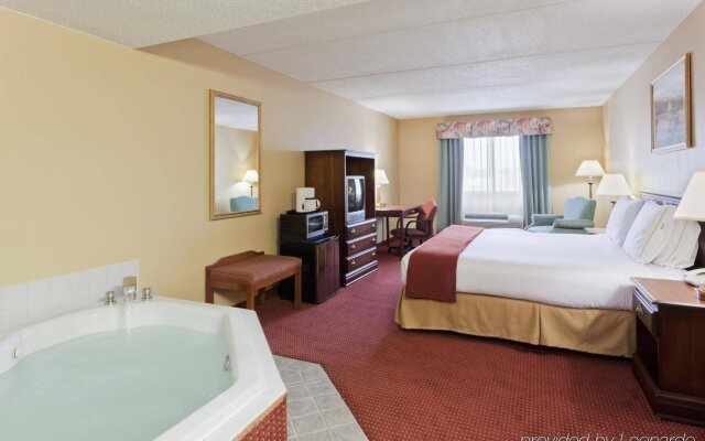 Holiday Inn Express Irwin-PA Turnpike Exit 67