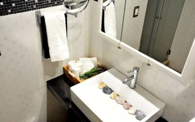 Shunya Apartment