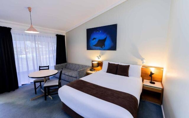 Bay Hotel Motel
