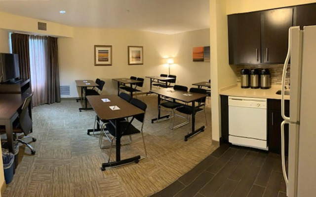 Staybridge Suites Chicago - Glenview by IHG