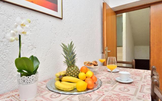 Beachfront Skoblar Holiday Home with Seaview