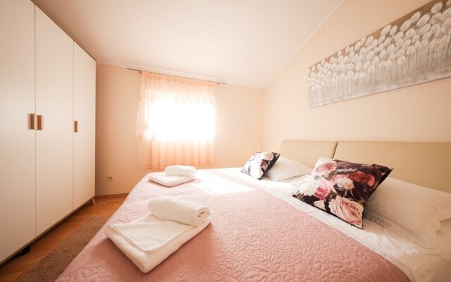 Apartments 150m from beach with parking