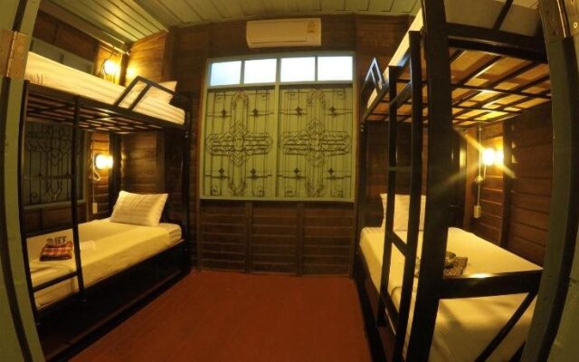 La Moon Hostel