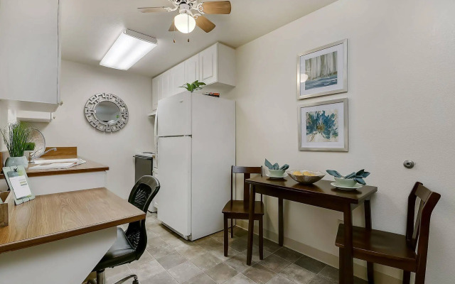 Bond Hotel and Extended Stay