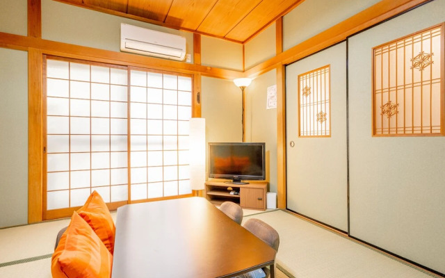 Sakuragawa No Hakugetu Osaka Castle Villa