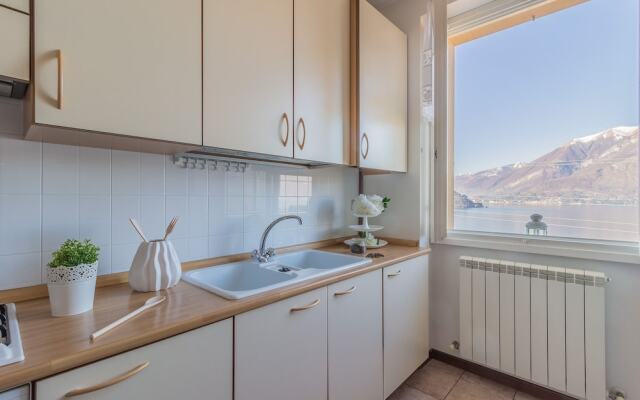 Il Tramonto sul Lago Varenna