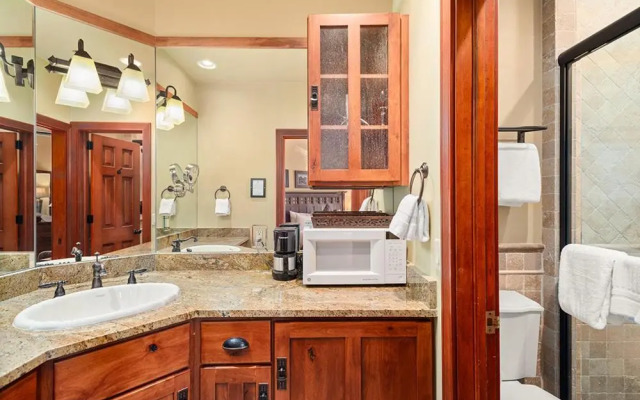 Independence Square 308 Top Floor Hotel Room with Ideal Downtown Location