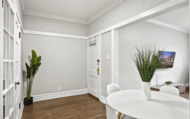 Classy 2BR Spacious Apt in Avondale