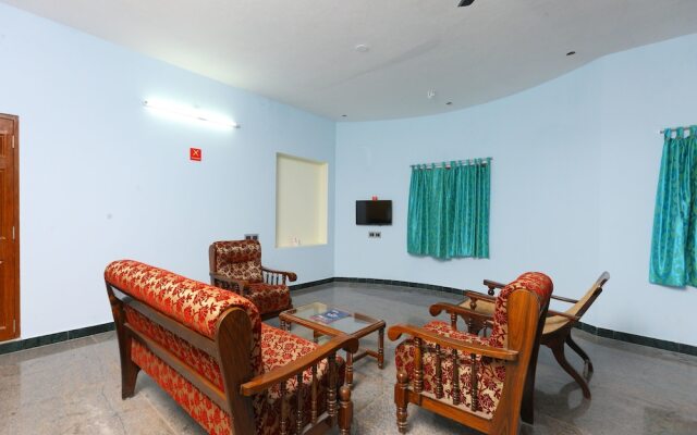 OYO 10910 Home Spacious 4BHK Near Paradise Beach