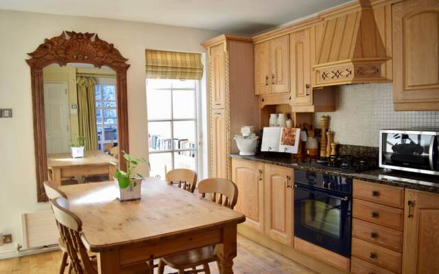 Elegant 2 Bedroom Dublin Coach House