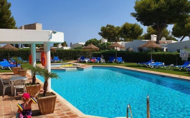 Modern Studio Apartment, Sea and Garden Views