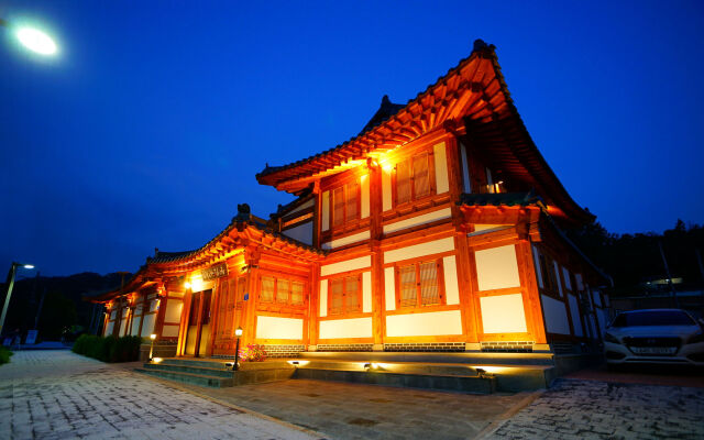 Lee Ga Hanok