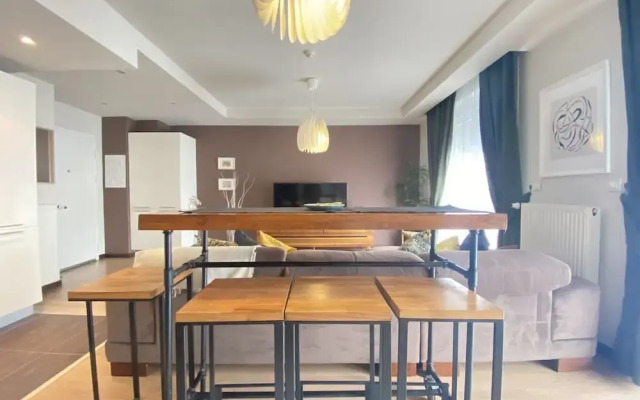 Chic Residence Flat With Central Location In Sisli