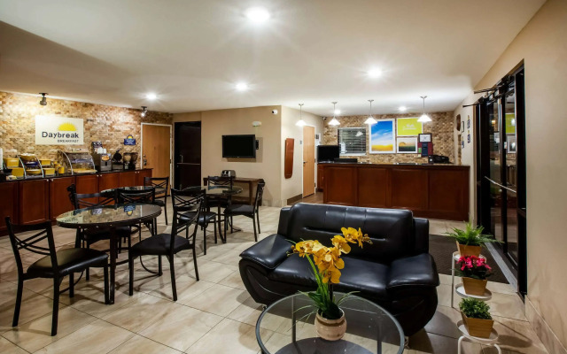 Days Inn by Wyndham Sulphur LA