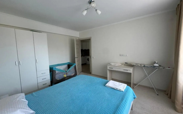 Apartments on Urozhnaya street 71/1k4