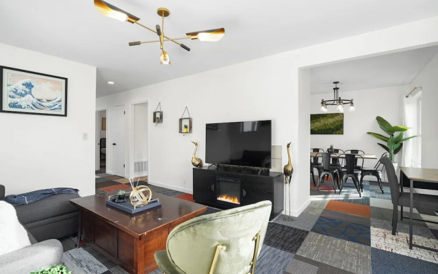 Spacious 5BR Retreat 8 Beds Beach & Golf