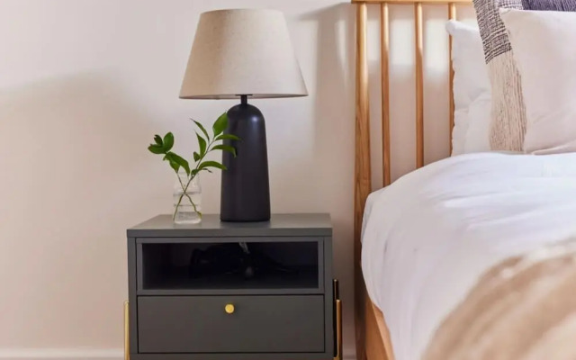 The Sussex Way Studio - Pleasing 1bdr Flat With Balcony
