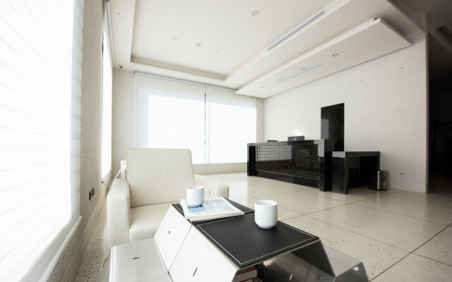 Azureloho Hostel