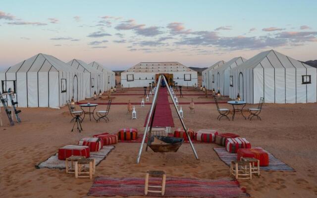 Moonlight Desert Camp