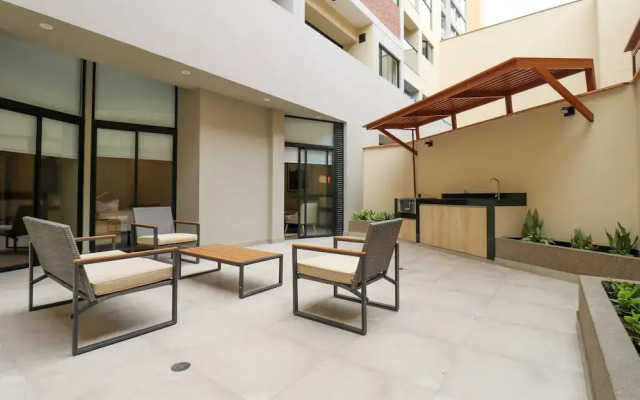 w Beautiful 2BR w Terrace Near Kennedy Park