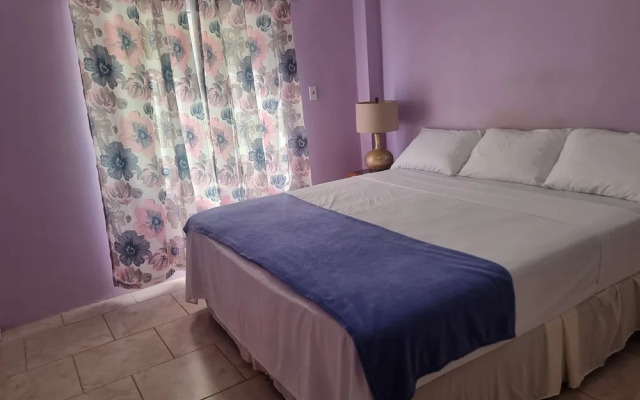 Diamond Cut Villa & Suites