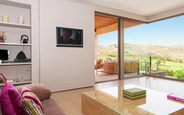 Vibrant Villa in San Bartolomé de Tirajana With Swimming Pool