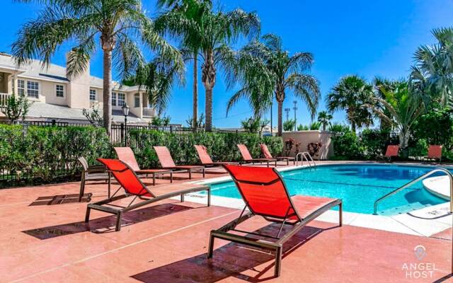 Spacious 4B Family-friendly Townhome Near Disney!