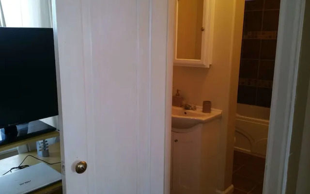 Convenient & Comfortable Manor