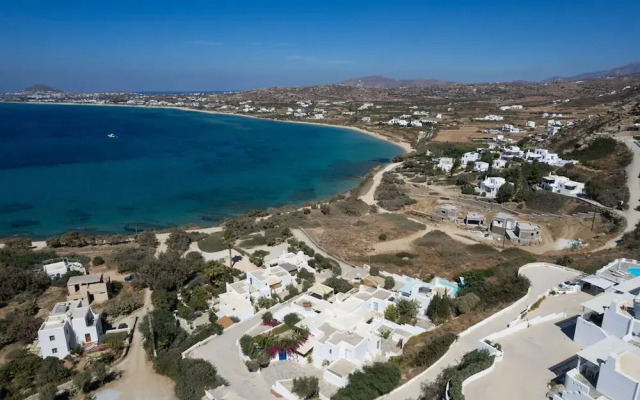 B4 Cycladic Home for 6 by the Beach