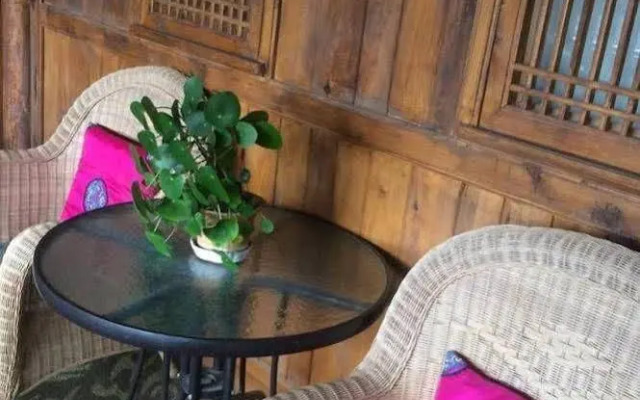Lijiang Zhen Shui Ren Jia Inn