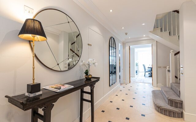 Stunning 6-Bed House Near Harrods in Knightsbridge